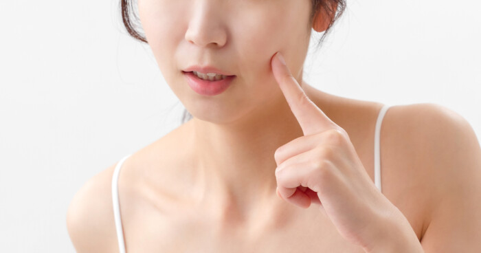 頬骨上が膨らんで見える原因とは？