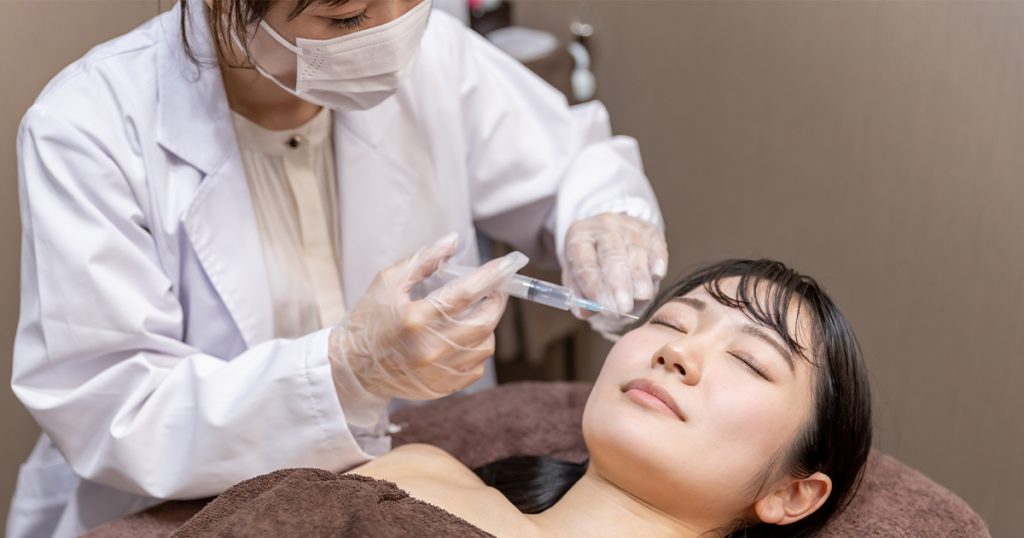 美容医療による目の下のたるみ解消