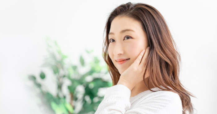 顔のたるみやシワが気になる方に、AクリニックのAスレッド®（糸リフト）