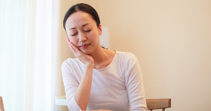 顔の脂肪吸引で痛いのはいつ引く？
