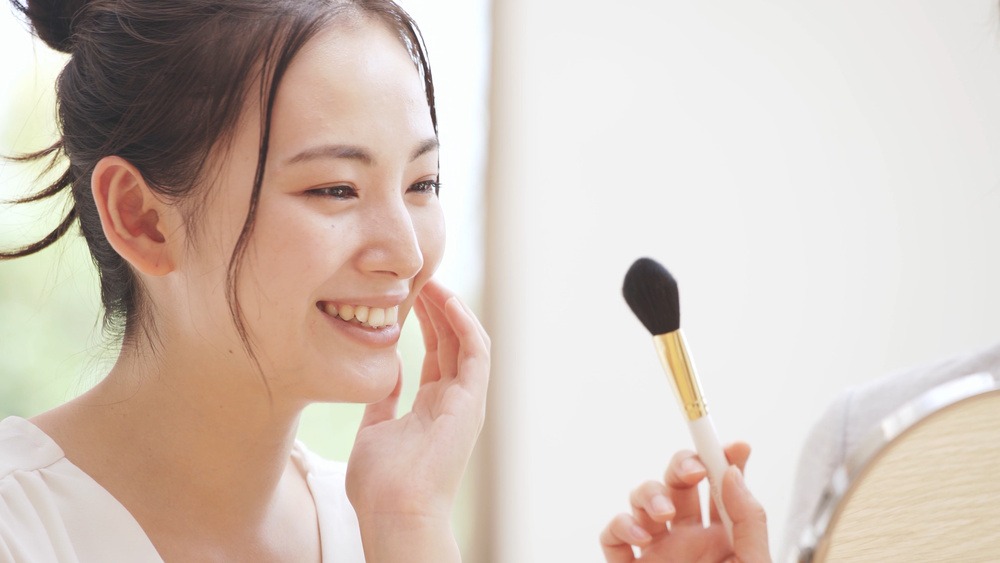 自力で横顔を綺麗にするためのヘアスタイル＆メイク