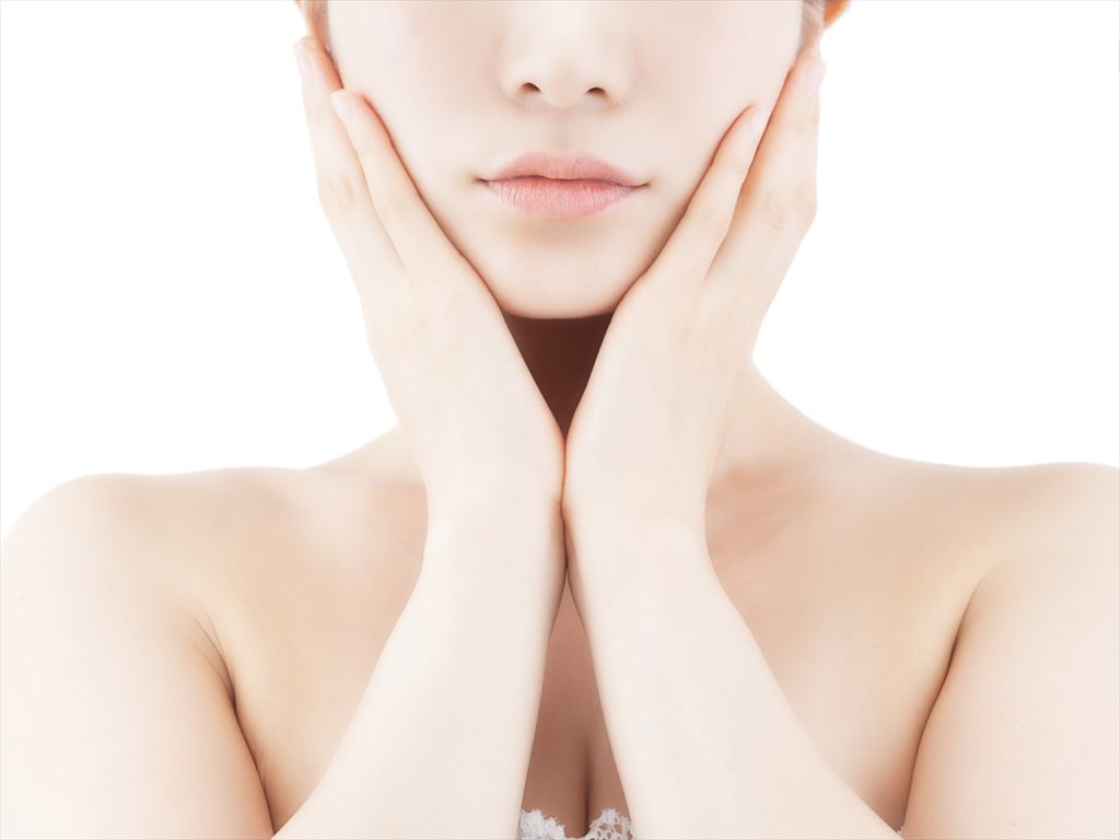 左右のバランスを整えて、片方だけのほうれい線をすっきり