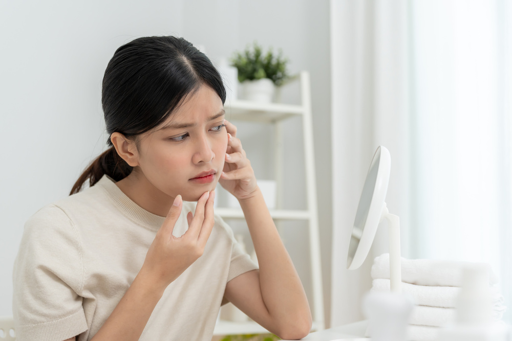 道具いらず！手を使って今すぐ小顔かどうか確かめる方法