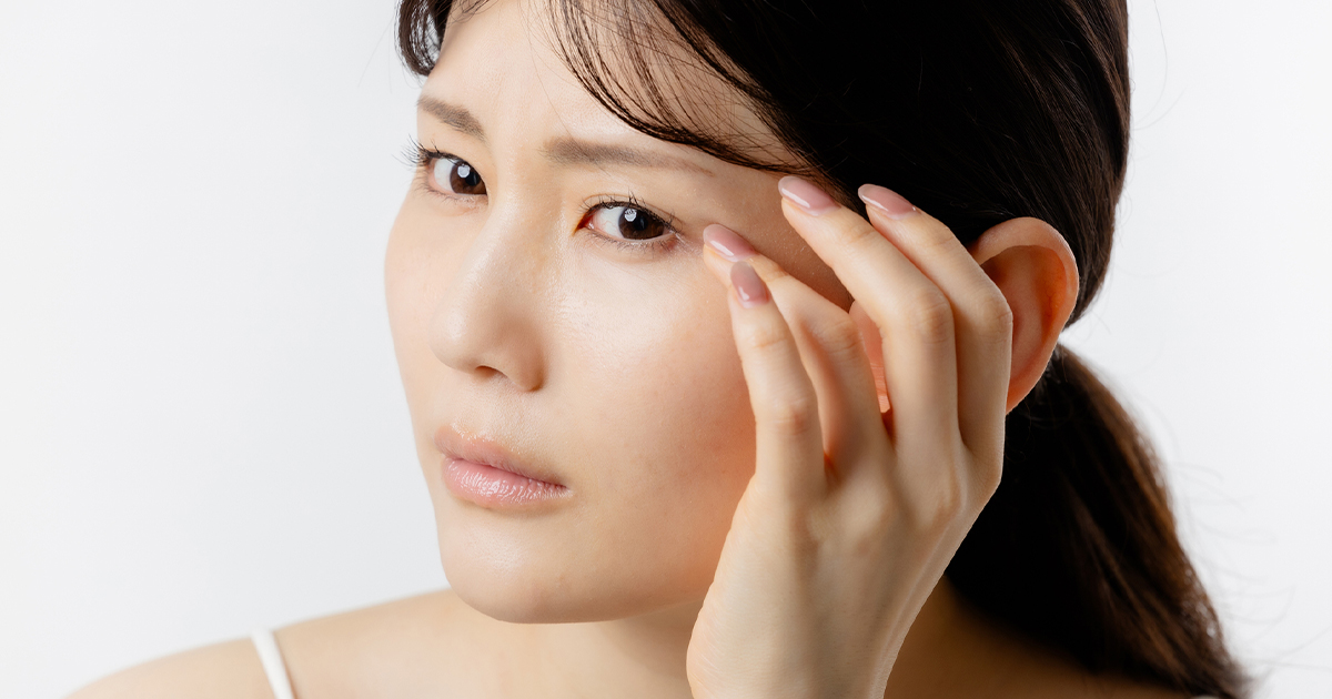 目の下のたるみが起こる原因について解説
